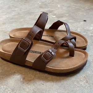 cushionaire sandals